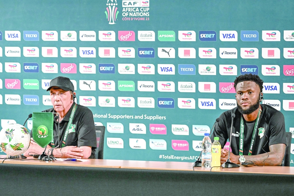 Ivory Coast's French coach Jean-Louis Gasset (L) and Ivory Coast's midfielder #8 Franck Kessie (R) speak during a press conference at the Palais de la Culture in Abidjan on January 12, 2024 on the eve of the 2024 Africa Cup of Nations (CAN) football match between Ivory Coast and Guinea-Bissau. (Photo by Sia KAMBOU / AFP)