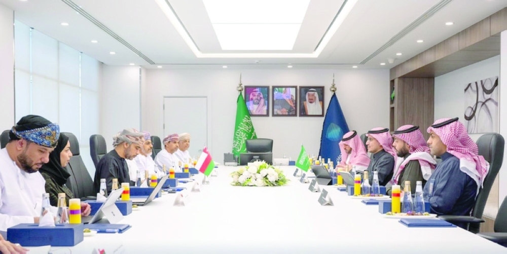 Oman, Saudi discuss ways to enhance economic relations
