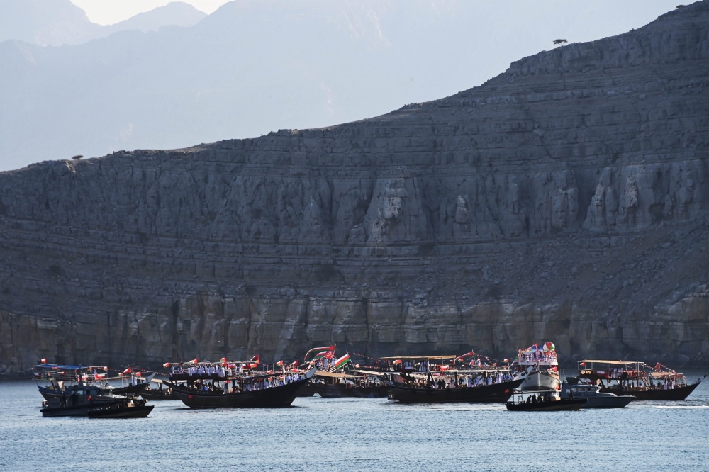 On the arrival of the Royal Yacht carrying His Majesty the Sultan, it was surrounded by a group of ships and boats with citizens,