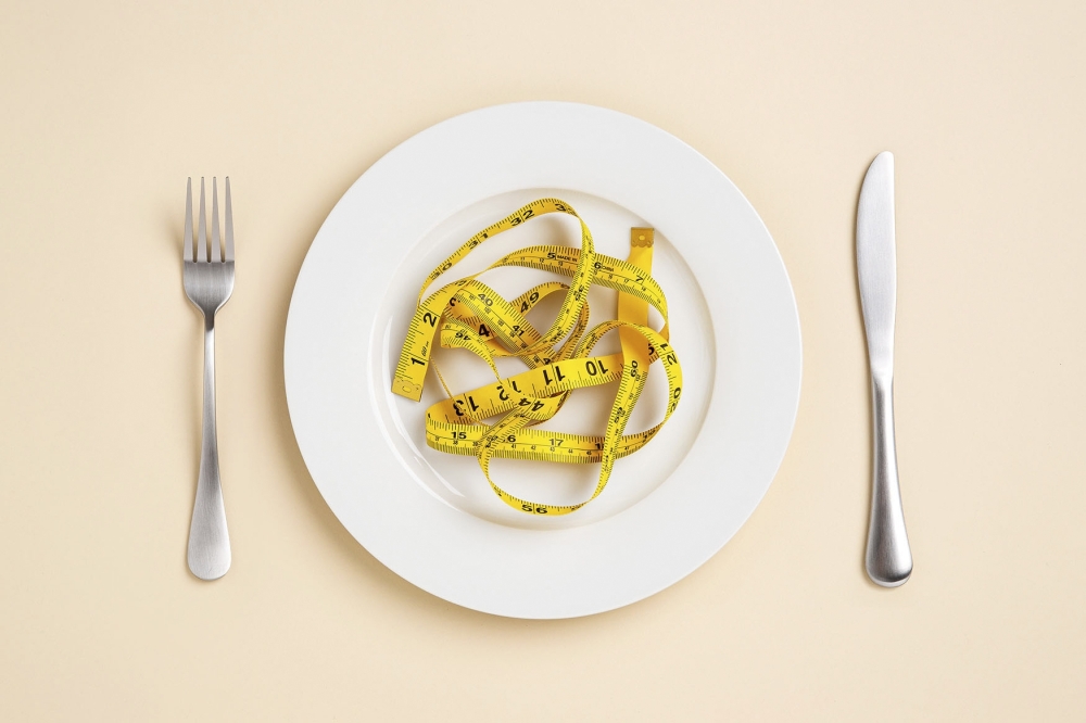 Stick to the right diet, the $75 billion U.S. weight loss industry may have you think, and you, too, can lose weight and keep it off. (Derek Brahney/The New York Times) 