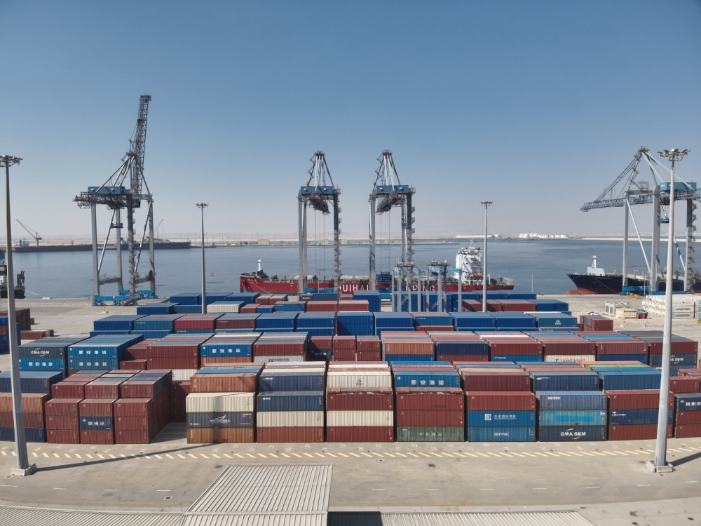 The terminal includes four bridge cranes equipped with remote control systems, and each crane can handle two containers together 