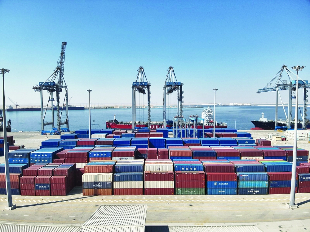 The terminal has a storage capacity of up to 26,000 standard containers and more than 600 reefer containers.