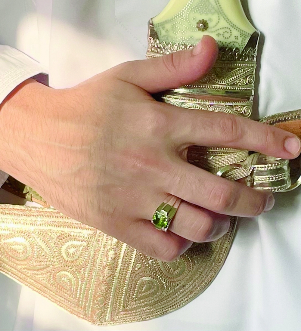 Natural peridot stone adorned silver ring