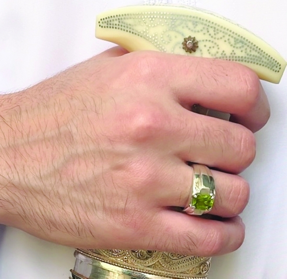 A high-quality natural peridot stone adorned silver ring