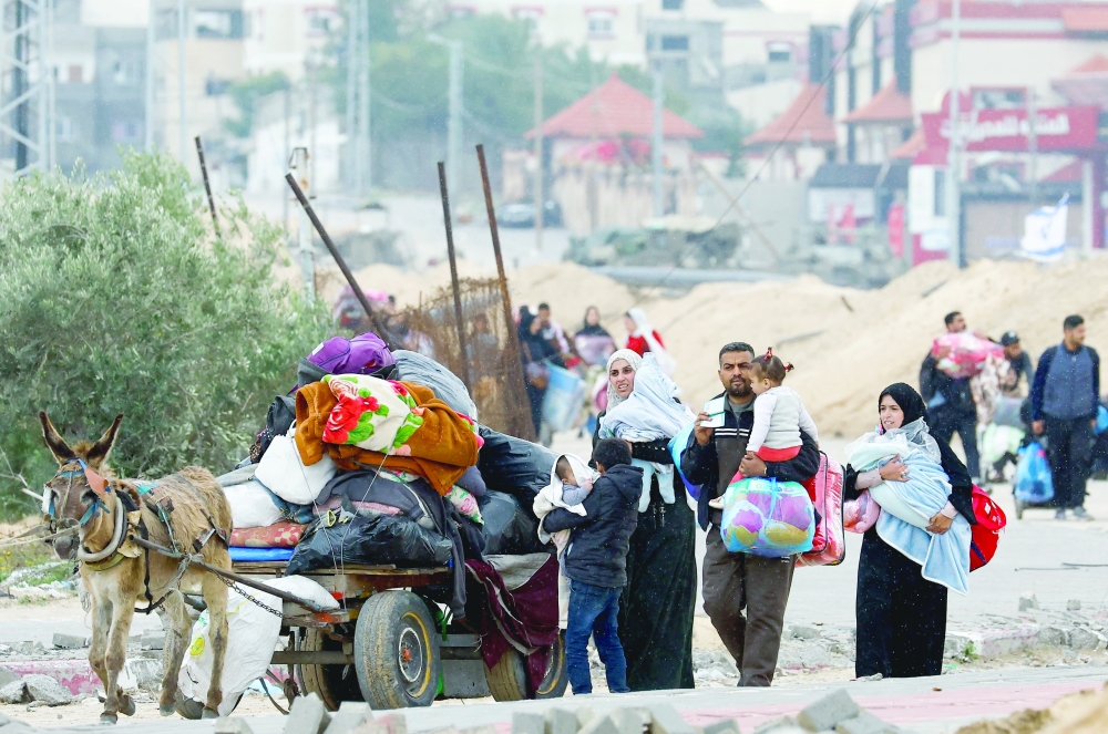 Palestinians flee Khan Younis, due to the Israeli ground operation, move towards Rafah. — Reuters 