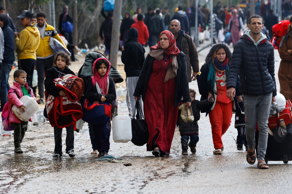 Palestinians fleeing Khan Younis, due to the Israeli ground operation, move towards Rafah, amid the ongoing conflict between Israel and the Palestinian Islamist group Hamas, in the southern Gaza Strip, January 29, 2024. 