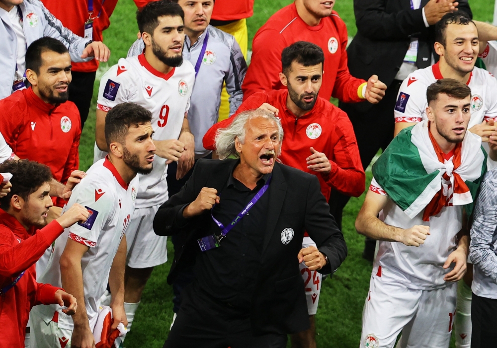 AFC Asian Cup - Round of 16 - Tajikistan v United Arab Emirates - Ahmad bin Ali Stadium, Al Rayyan, Qatar - January 28, 2024 Tajikistan players celebrate with coach Petar Segrt after the match.