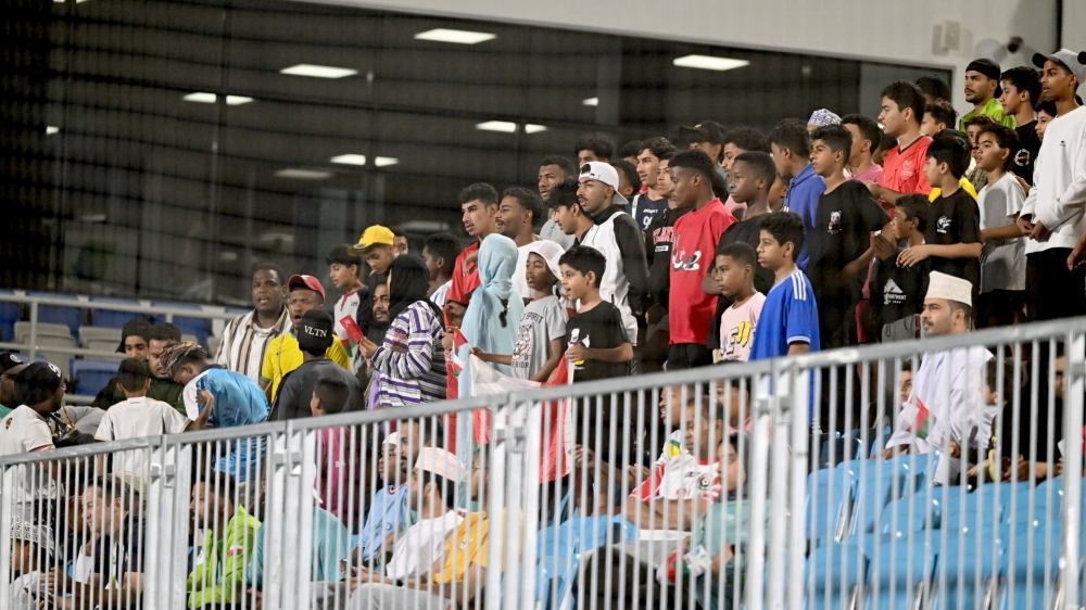 Oman crowd