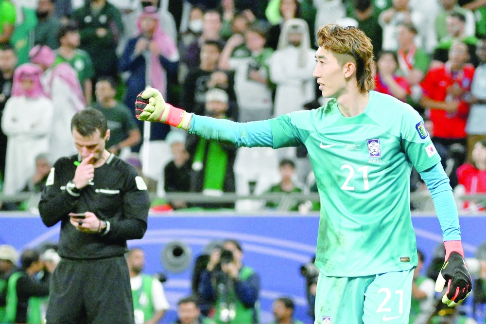 South Korea's goalkeeper #21 Jo Hyeon-woo gestures to his teammates during the Qatar 2023 AFC Asian Cup football match between Saudi Arabia and South Korea at Education City Stadium in al-Rayyan, west of Doha, on January 30, 2024.  