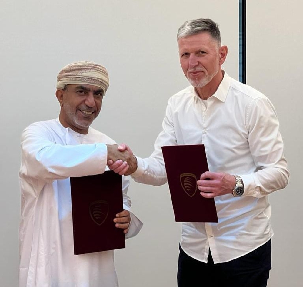 OFA Chairman Salim al Wahaibi signs contract with Jaroslav Silhavy.