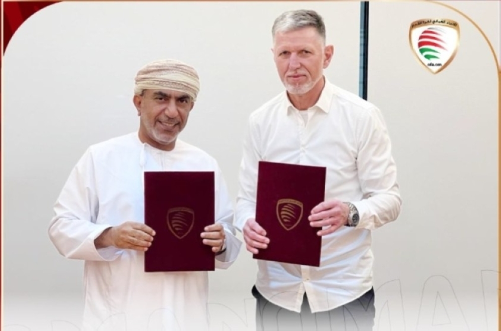 OFA Chairman Salim al Wahaibi signs contract with Jaroslav Silhavy.
