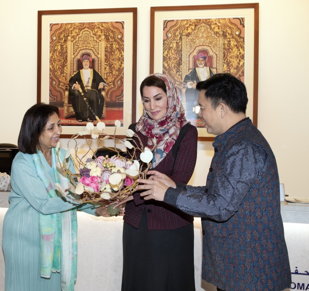 HH Dr Mona Fahad Mahmoud Al Said, Assistant Vice Chancellor of Sultan Qaboos University (SQU), being presented with a floral banquet by Madhvi Khimji and Phubast Chesdmethee