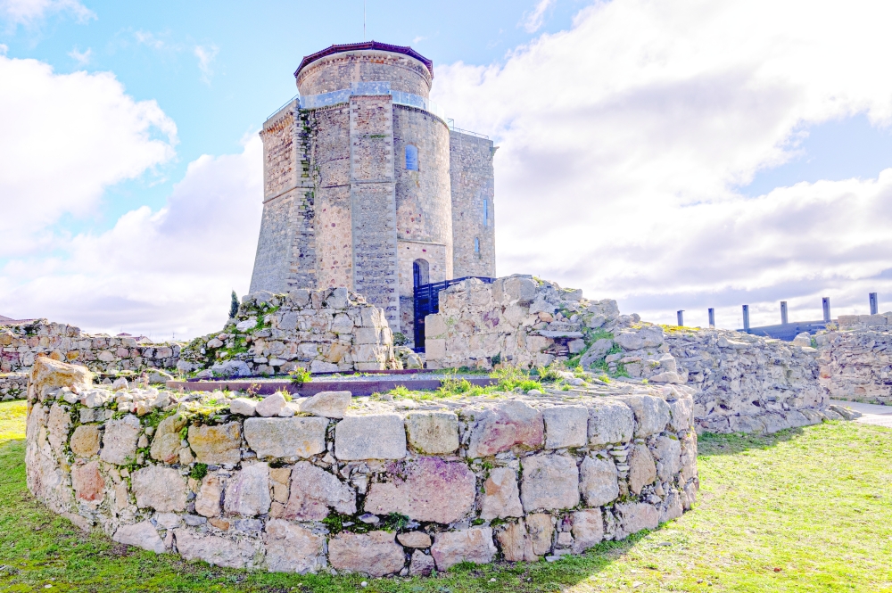 In the town of Alba de Tormes, Spain, for which the Alba family was named, a centuries-old tower offers views of the surrounding landscape.