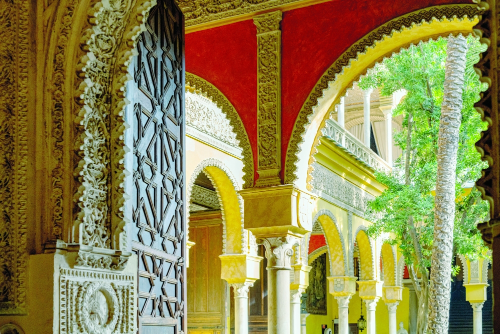 Built between the 15th and 16th centuries in the Renaissance style, the Palacio de las Due