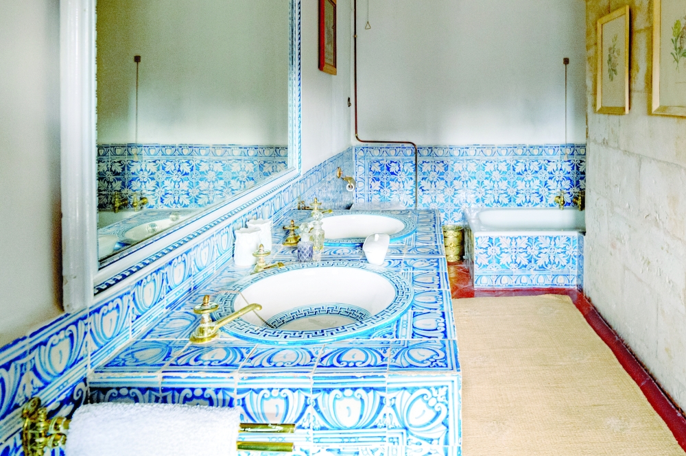 A bathroom in the Palacio de Monterrey is clad in 18th-century blue-and-white tiles.
