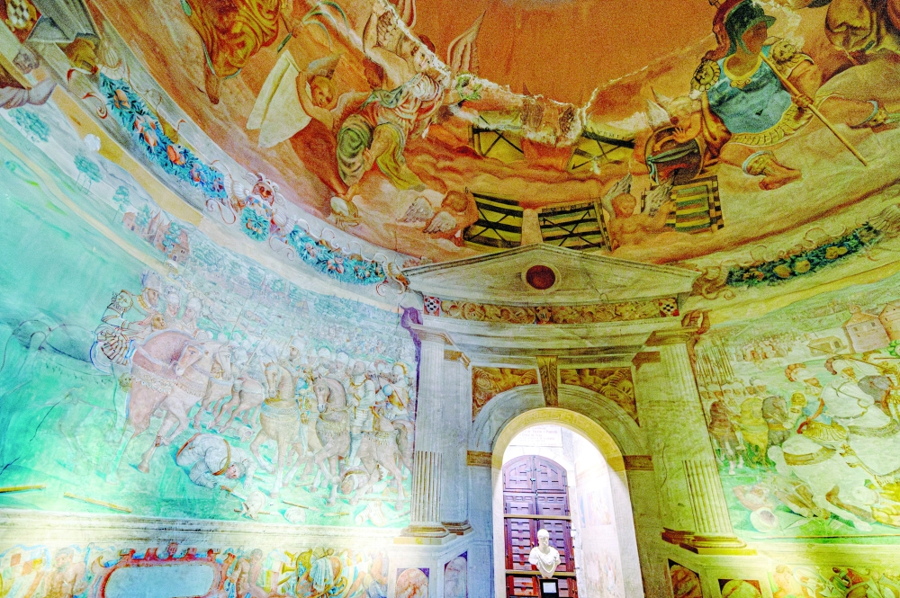 Visitors can explore the tower in Alba de Tormes, which contains Renaissance frescoes.