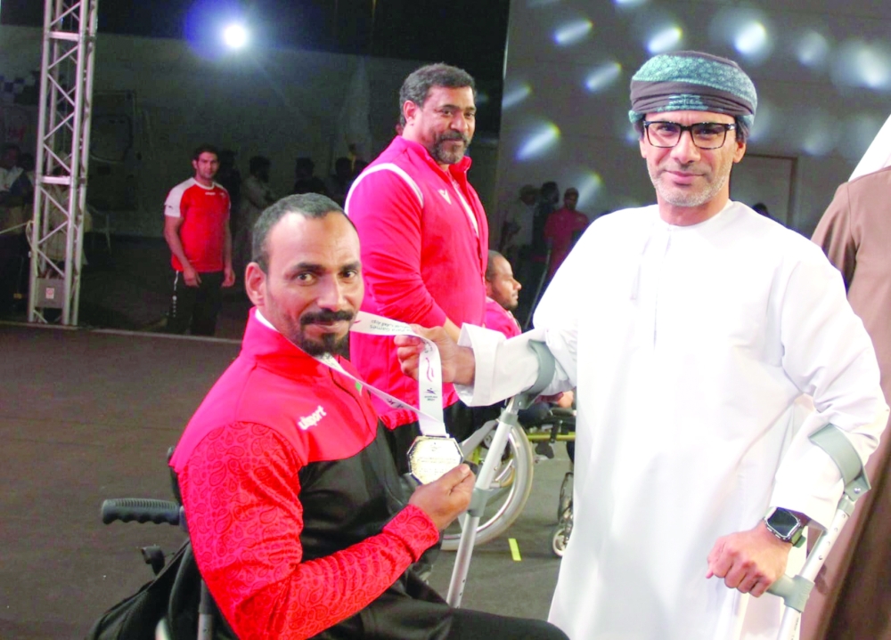 Omani player receiving gold medal