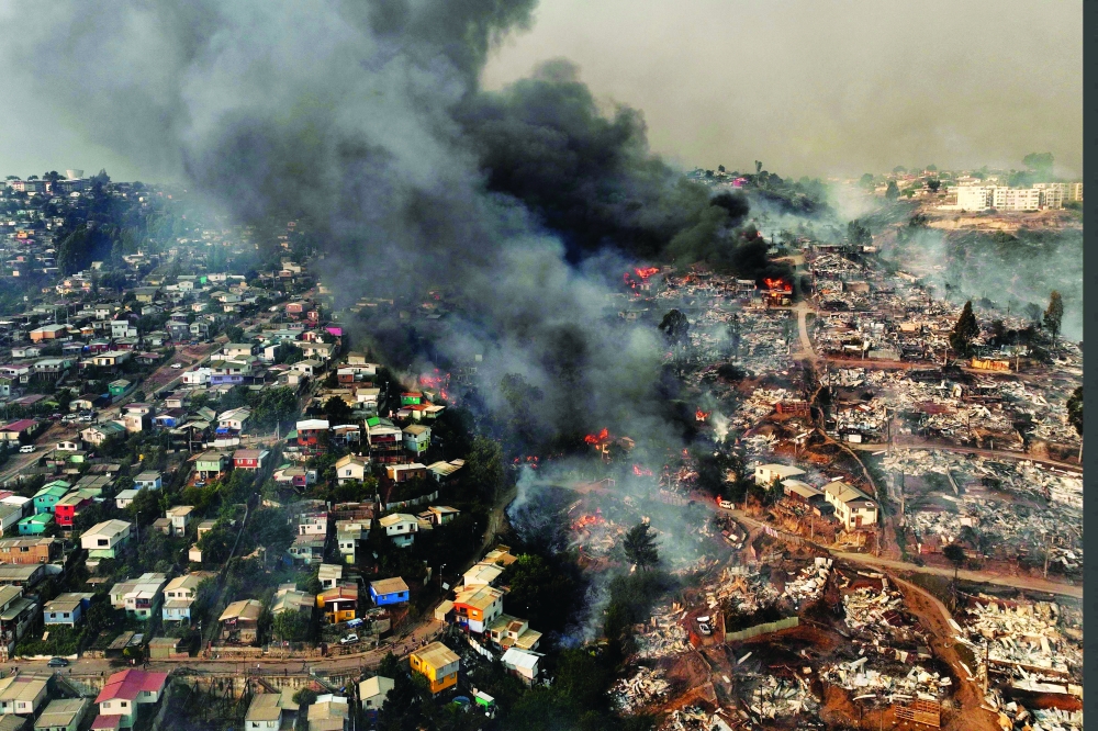 Aerial view of the forest fire that affects the hills of the city of Viٌa del Mar in the Las Pataguas sector, Chile. — AFP 