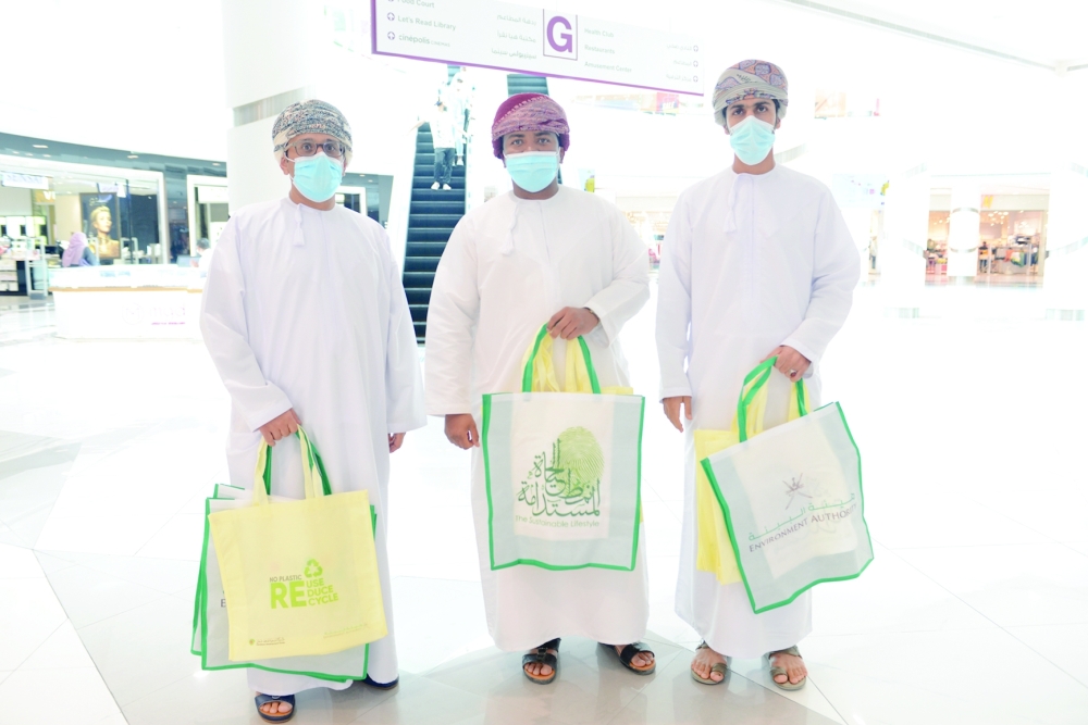 Oman experts raise alarm about environmental danger of plastic