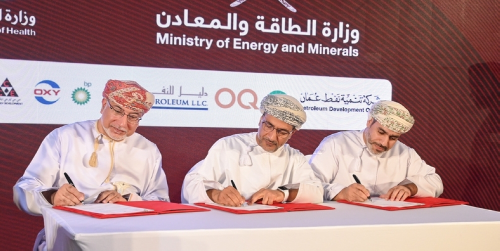  Mohsen al Hadhrami, Under-Secretary of the Ministry of Energy and Minerals (centre), signing agreements with various energy companies on Tuesday.