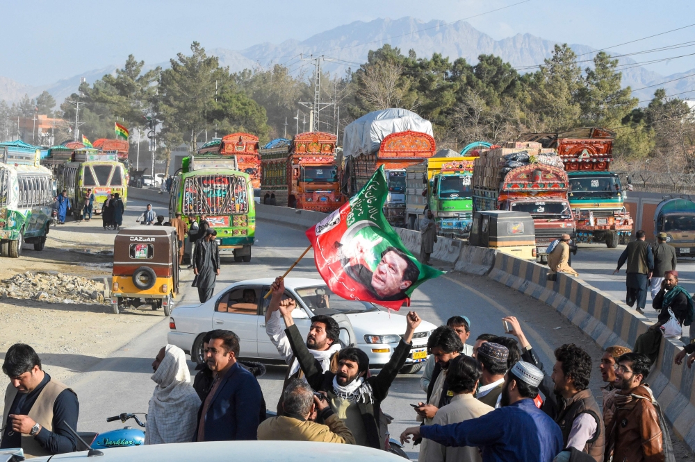 Supporters of Khan's Pakistan Tehreek-e-Insaf (PTI) party block the Quetta-Chaman highway