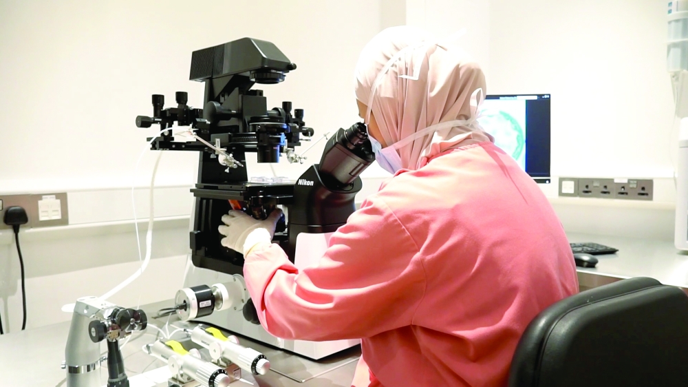The centre is equipped with the latest lab technologies and is the first government centre in the Sultanate of Oman that provides several services to help couples overcome the problems of pregnancy.