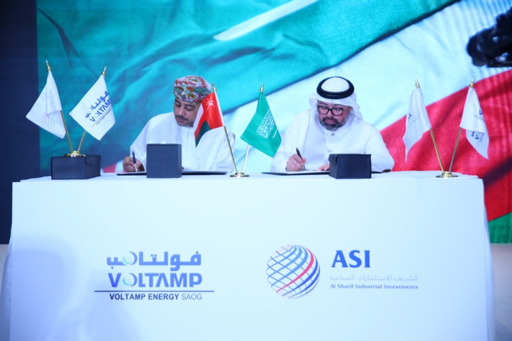 The agreement was signed by Ayman bin Hamad al Busaidi, Chairman of Voltamp Energy and Al-Sharif Nawaf bin Fayez, CEO of Al-Sharif Holding Group.