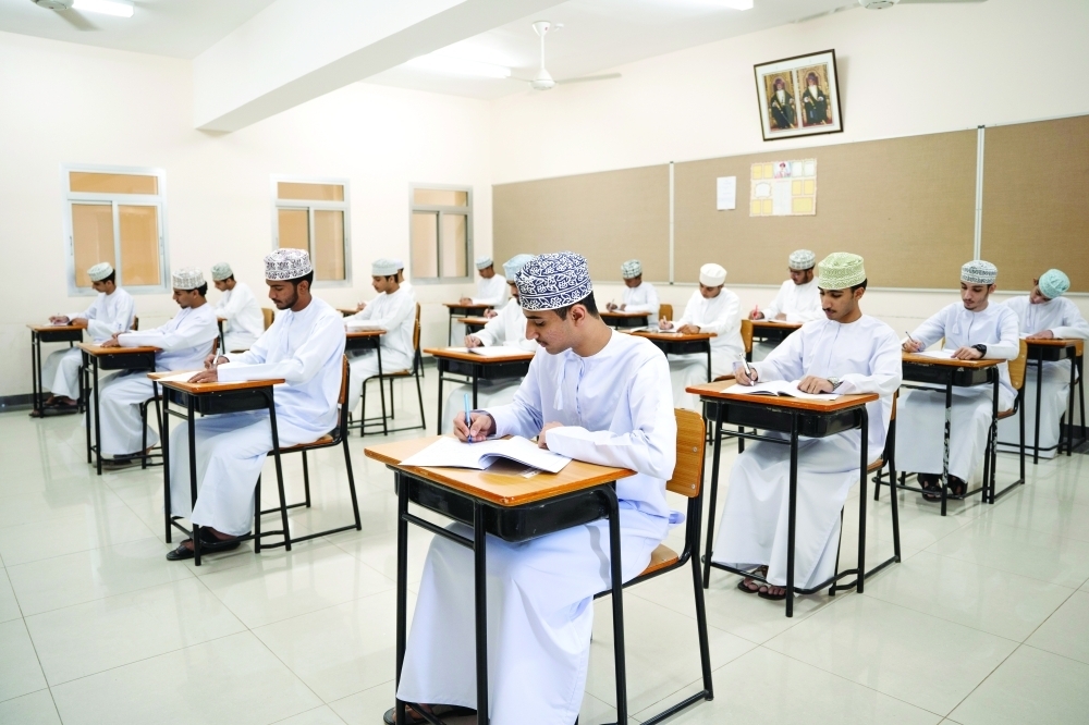 A student should send an SMS containing the seat number to the number (90200).