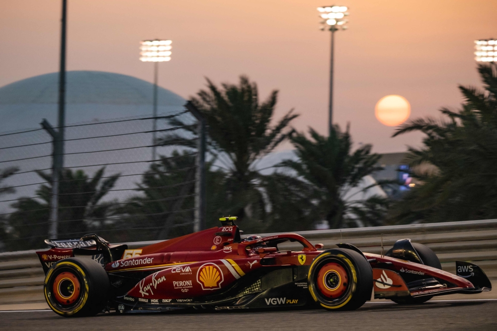 TOPSHOT - Ferrari's Spanish driver Carlos Sainz Jr drives during the second day of the Formula One pre-season testing at the Bahrain International Circuit in Sakhir on February 22, 2024. (Photo by Andrej ISAKOVIC / AFP)

