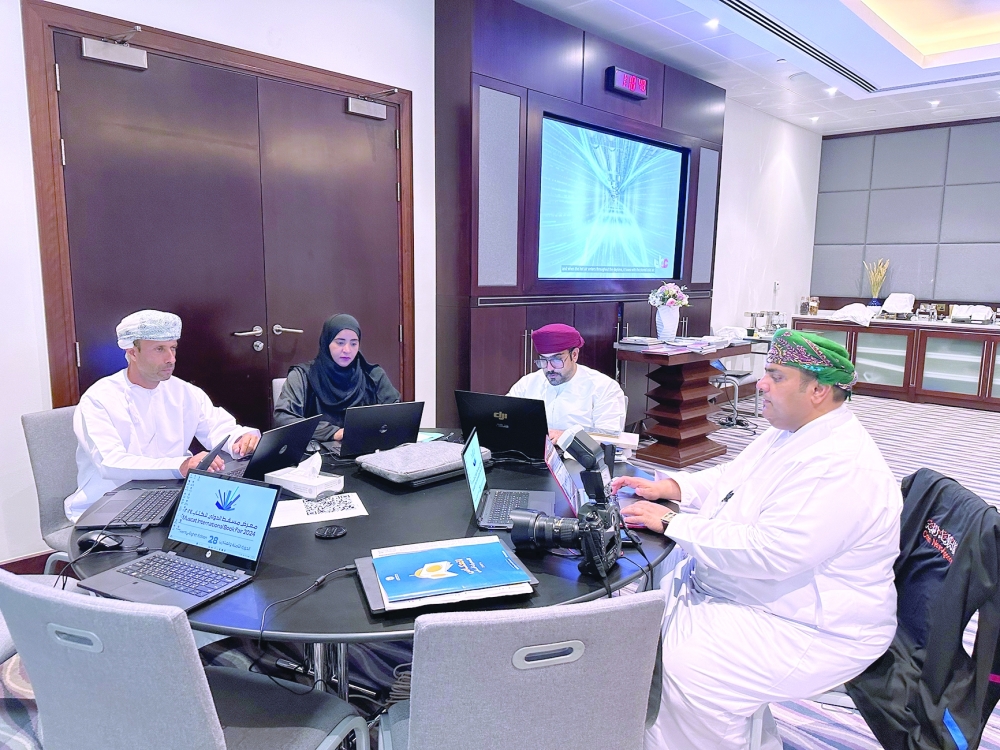 A bridge between the fair and audience