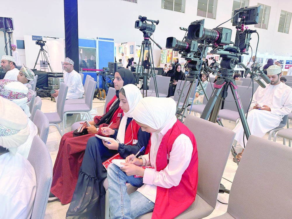 A bridge between the fair and audience