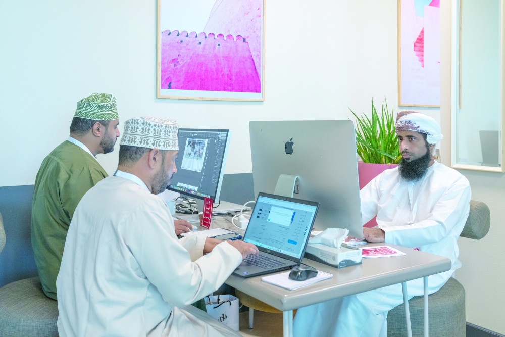 A bridge between the fair and audience