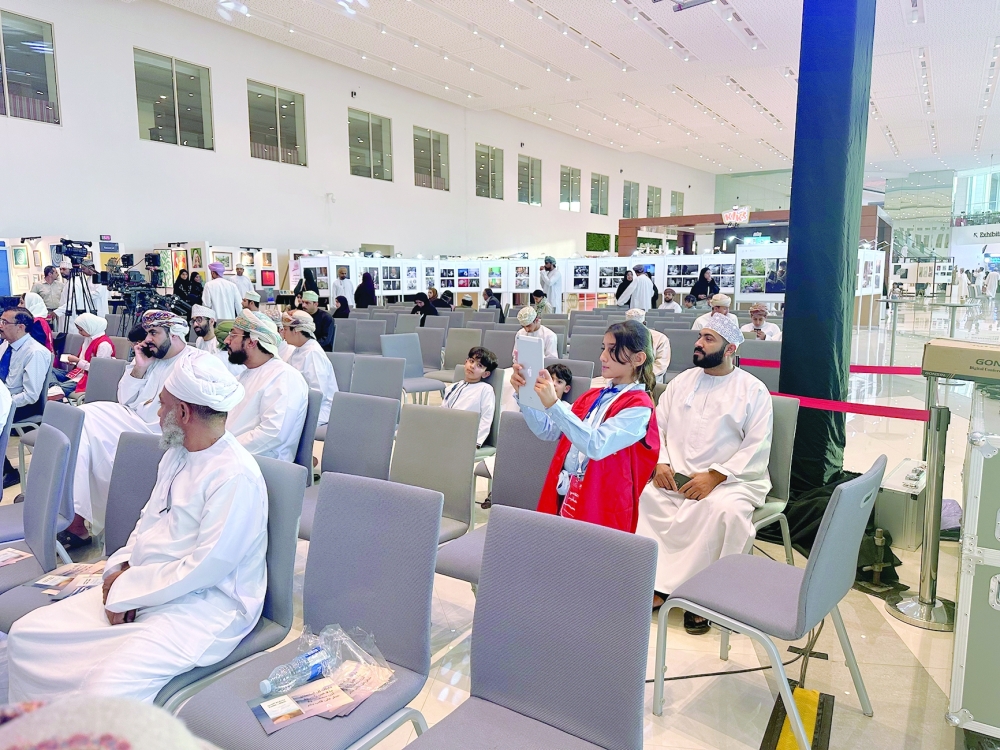 A bridge between the fair and audience