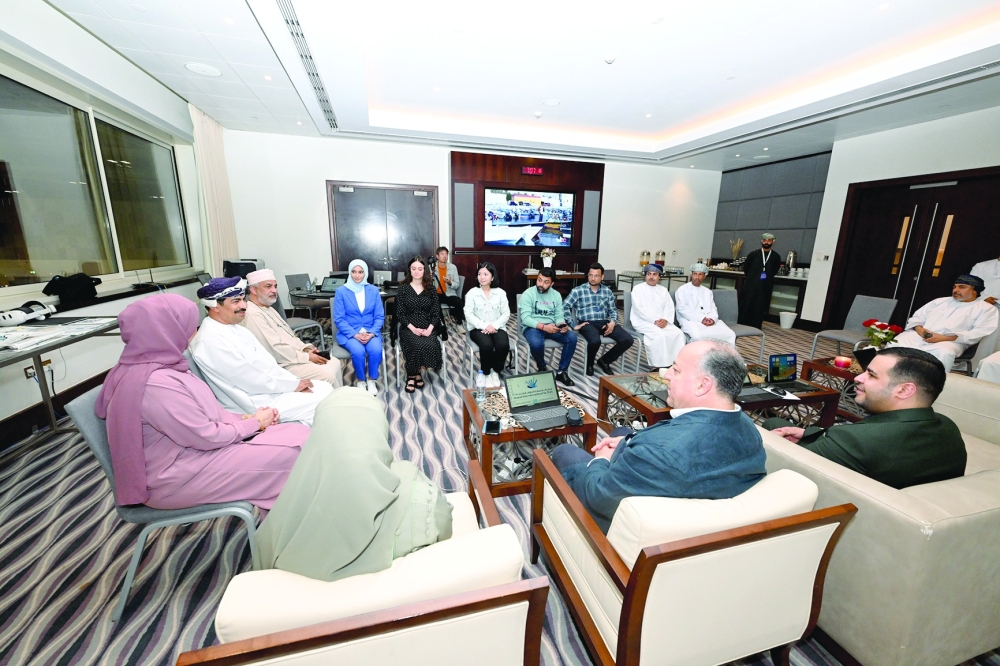 Dr Abdullah bin Nasser al Harrasi with a number of Gulf and Arab foreign media professionals.
