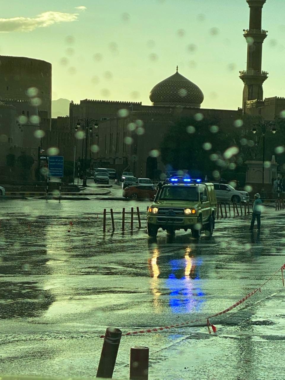 The Civil Defense and Ambulance Authority (CDAA) in the Al Dakhiliyah Governorate has moved vehicles from the public parking lot in Nizwa Souq