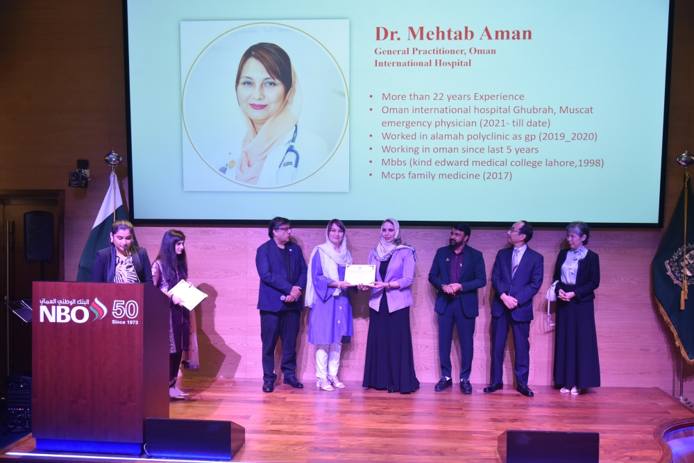 Rudaina Amur Al Hajri, the chief guest at the event, distributed certificates among the awardees.