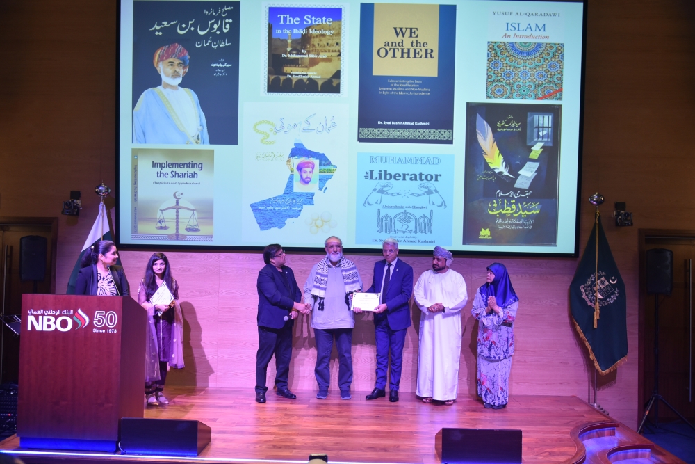 Rudaina Amur Al Hajri, the chief guest at the event, distributed certificates among the awardees.
