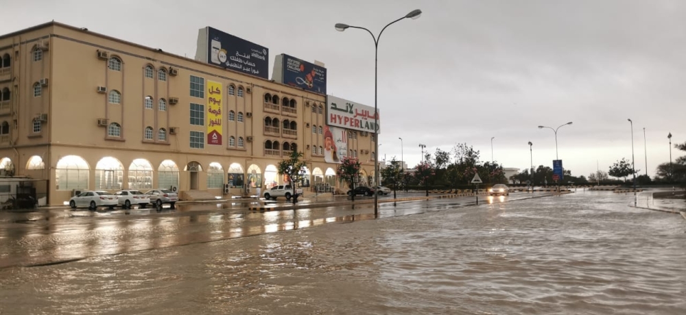 Rainfall of varying intensity (10-50 mm) may lead to flowing wadis and floods.
