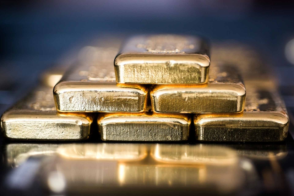Gold market shows signs of strength, trading flat on the month despite rising US Treasury yields, signaling resilience amidst economic data fluctuations.
