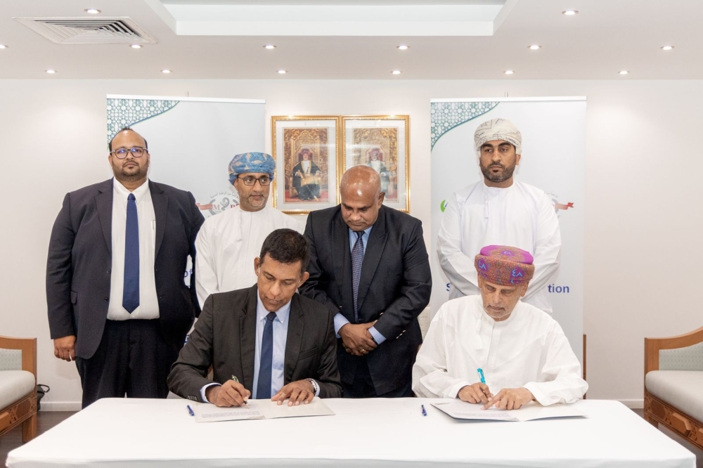 The agreement was signed by Lalith Hapangama, Chairman of Lalan Group, and Bakul Metha, Chairman of Muscat Pharmacy.