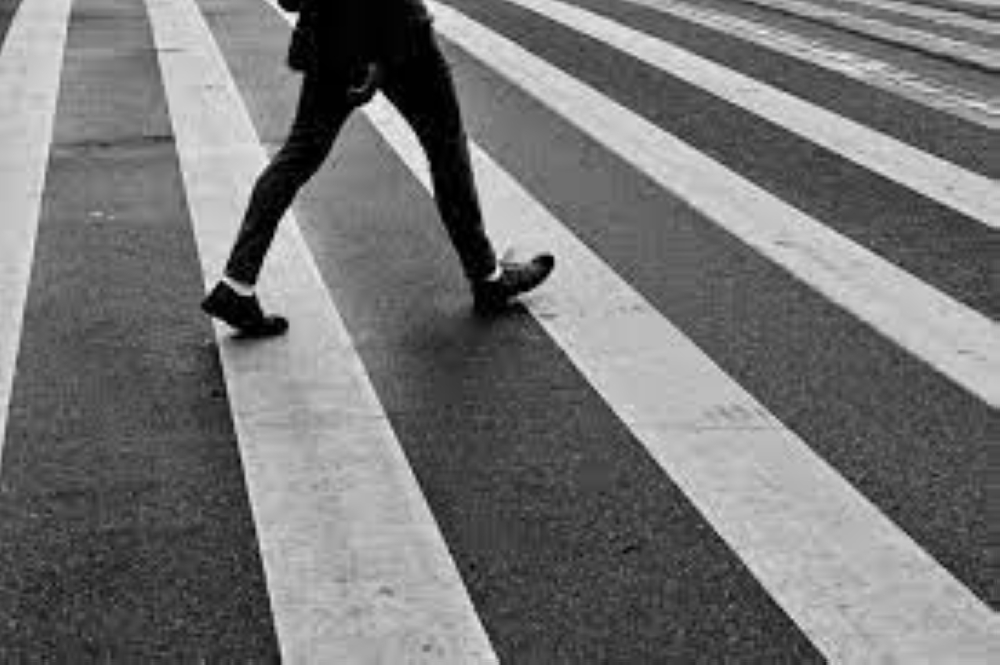 According to Royal Decree No 38/2016, walking on the road is defined as crossing at an appropriate place for pedestrians