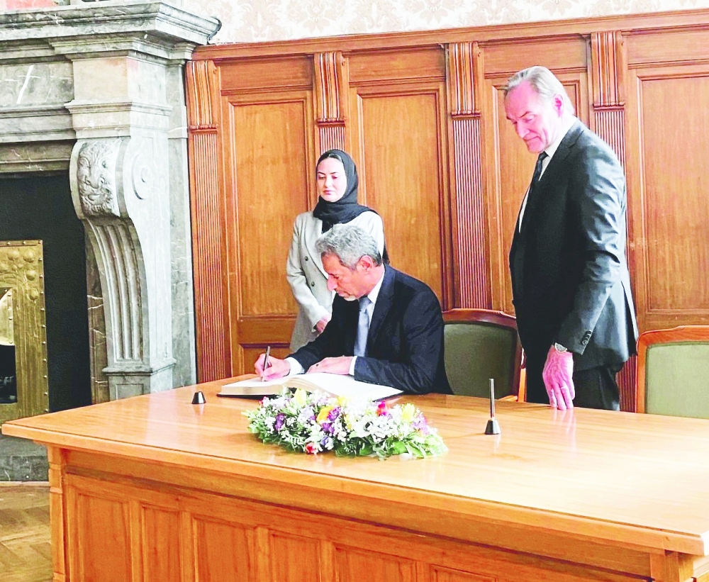 Oman's Minister of Energy and Minerals Eng Salim bin Nasser al Aufi and Oman's Ambassador to Germany, Maitha al Mahrouqi, sign the Golden Book of the City of Leipzig in the presence of Leipzig's Lord Mayor Burkhard Jung. (Supplied photo)