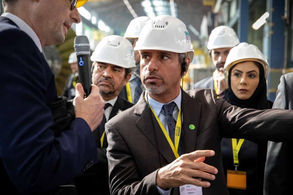 Salim al Aufi, Minister of Energy and Minerals, during the Omani delegation’s tour of Siemens Energy’s Berlin plant.