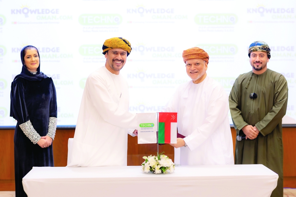 Eng Omar Ahmed Salim Qatan, CEO of Techno, signed the agreement with Tariq Hilal Al Barwani, Knowledge Oman founder.
