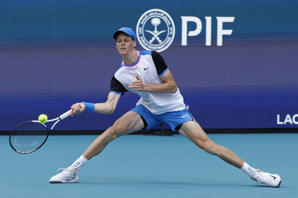 Jannik Sinner (ITA) hits a forehand against Daniil Medvedev.— USA TODAY Sports
