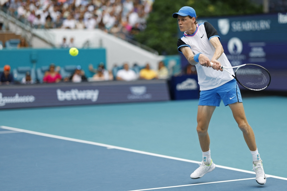 Jannik Sinner (ITA) hits a backhand against Daniil Medvedev.— USA TODAY Sports
