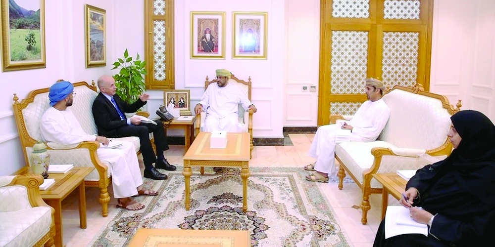 Al Saqri receives UNFPA Representative to GCC countries
