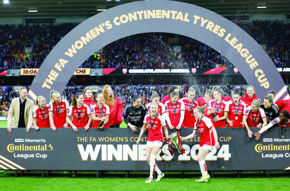 Arsenal's Leah Williamson and Kim Little lift the trophy.— Reuters
