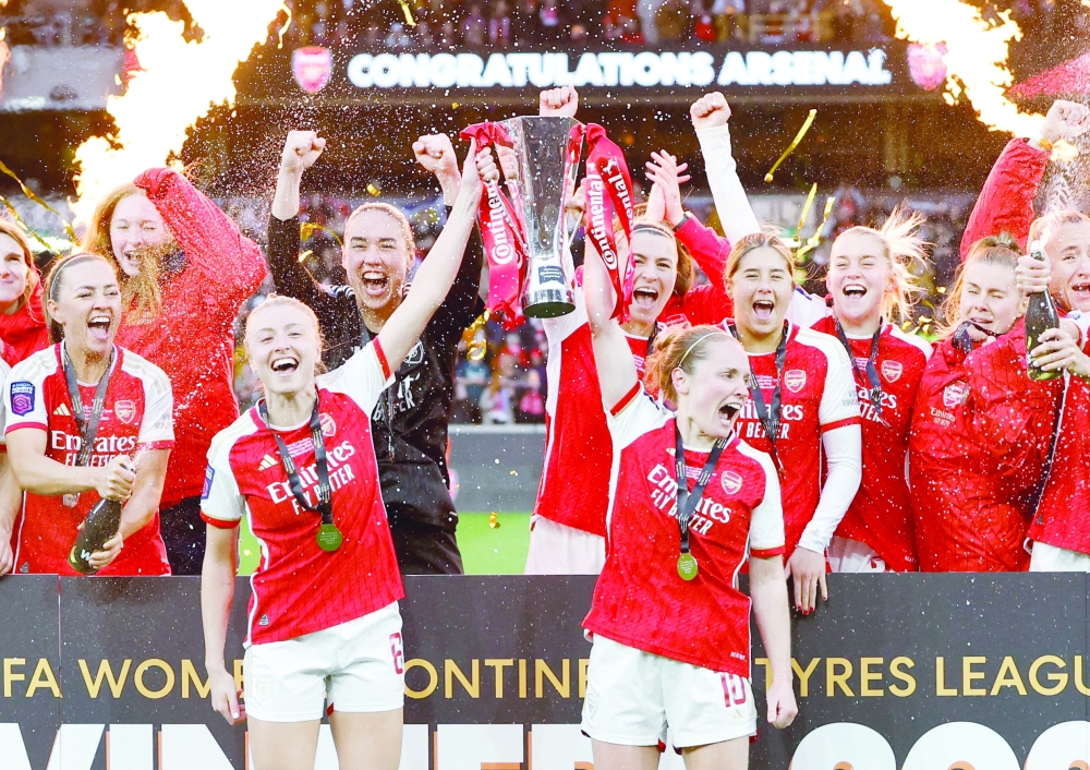 Arsenal's Leah Williamson and Kim Little lift the trophy.—  Reuters