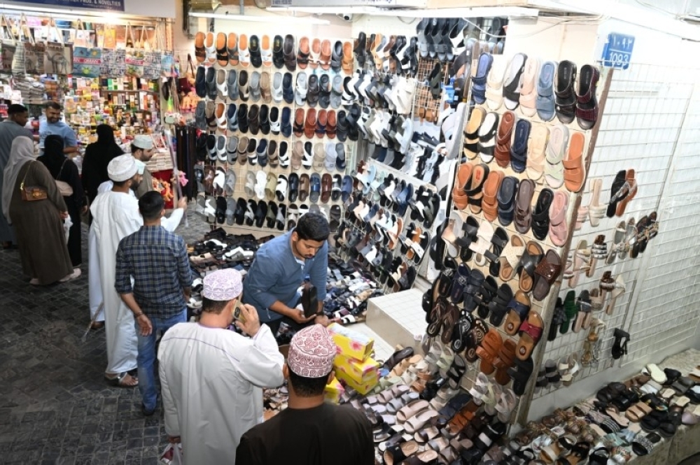 During the last few days of Ramadhan, shops selling clothes, shoes, accessories, jewellery and gift items witness heavy rush, especially after iftar